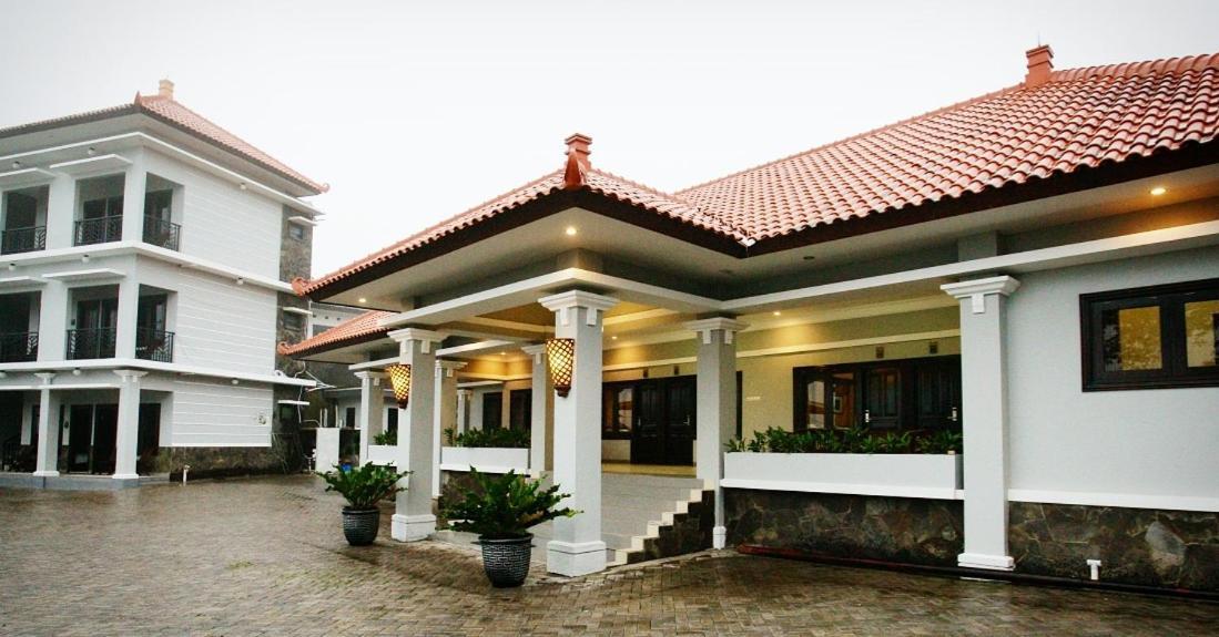 Avila Ketapan Rame Hotel Prigen Exteriör bild