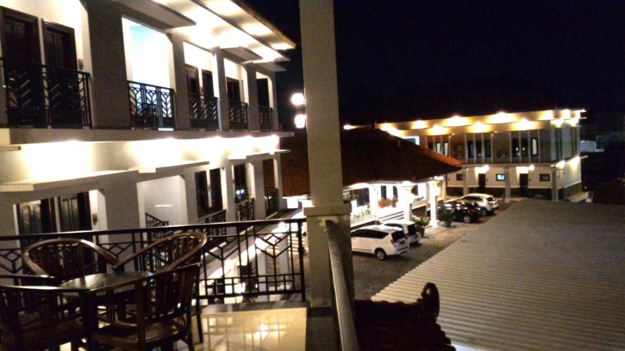 Avila Ketapan Rame Hotel Prigen Exteriör bild